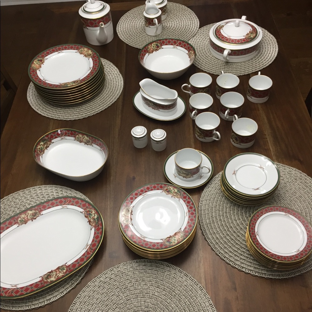 Noritake Royal Doulton China pattern “Royal Hunt”